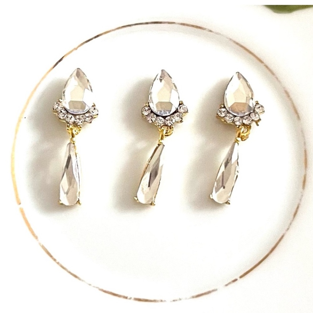 6 pcs Elegant Gold and Silver Tone with bling and crystal Drop Nail Charms
